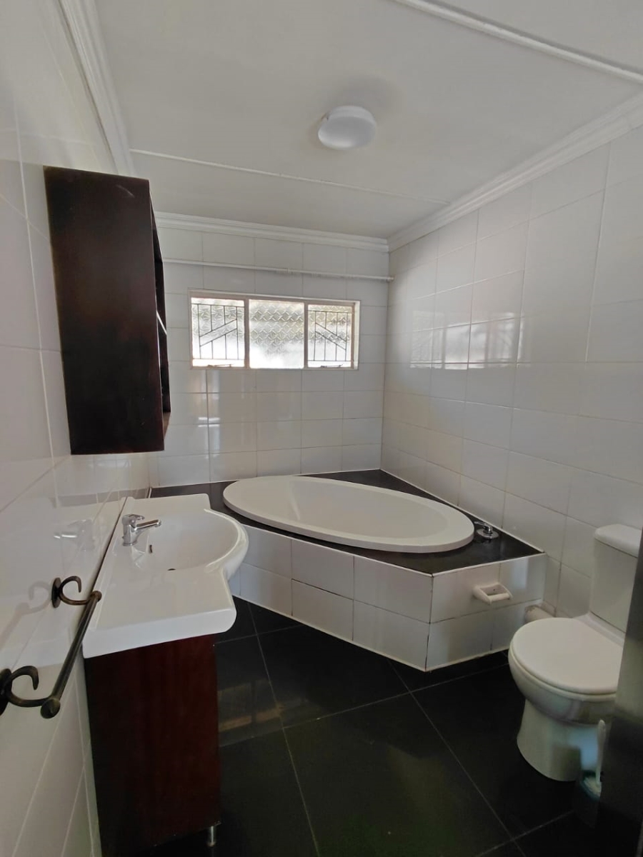 To Let 4 Bedroom Property for Rent in Universitas Free State